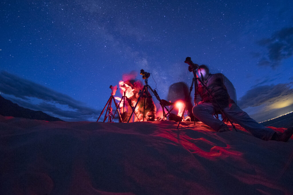 Photographers use red light while viewing the night sky.